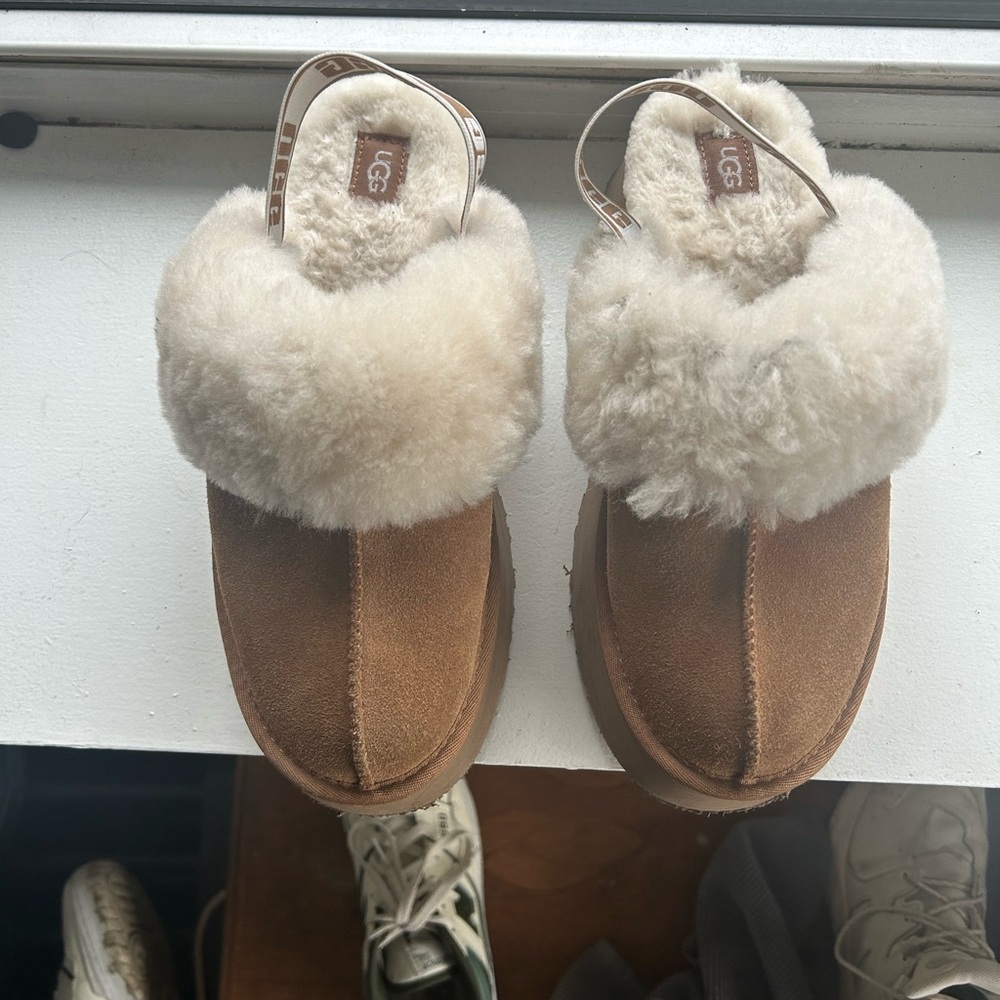 Platform UGG slipper